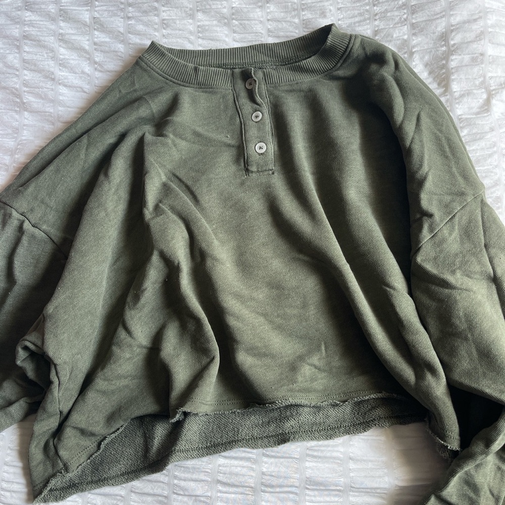 Dark green cropped sweatshirt- slightly oversized- worn once